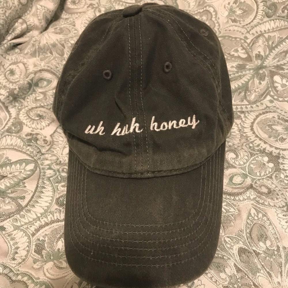 Brandy Melville “uh huh honey” hat